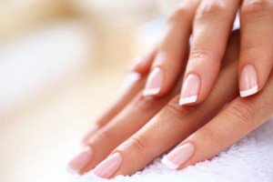 french-manicure-woman-horiz